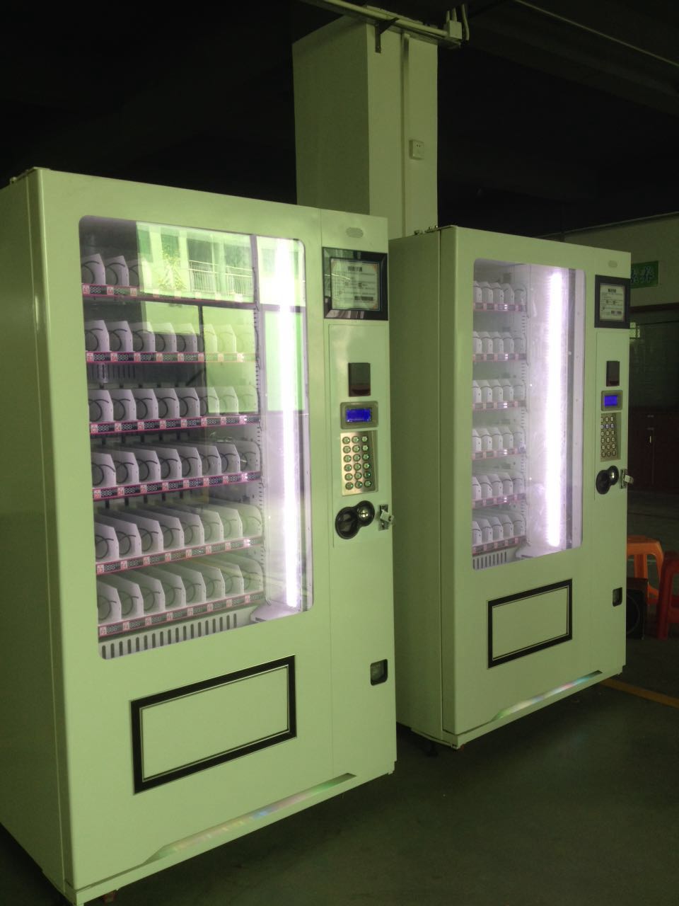 【广州宝达零食自动售货机学校饮料自动售货机